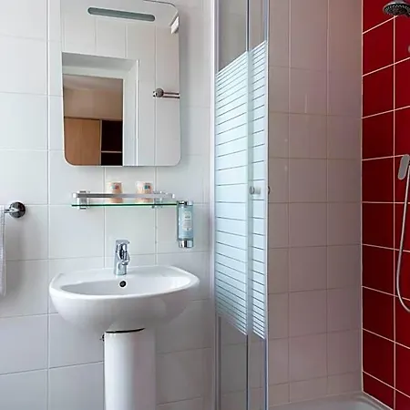 Est Hotel 3*