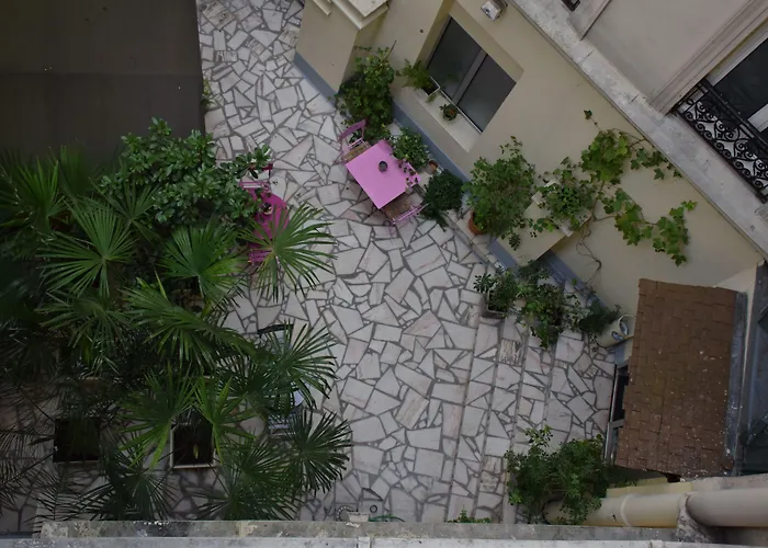 Ξενοδοχείο Est 3*